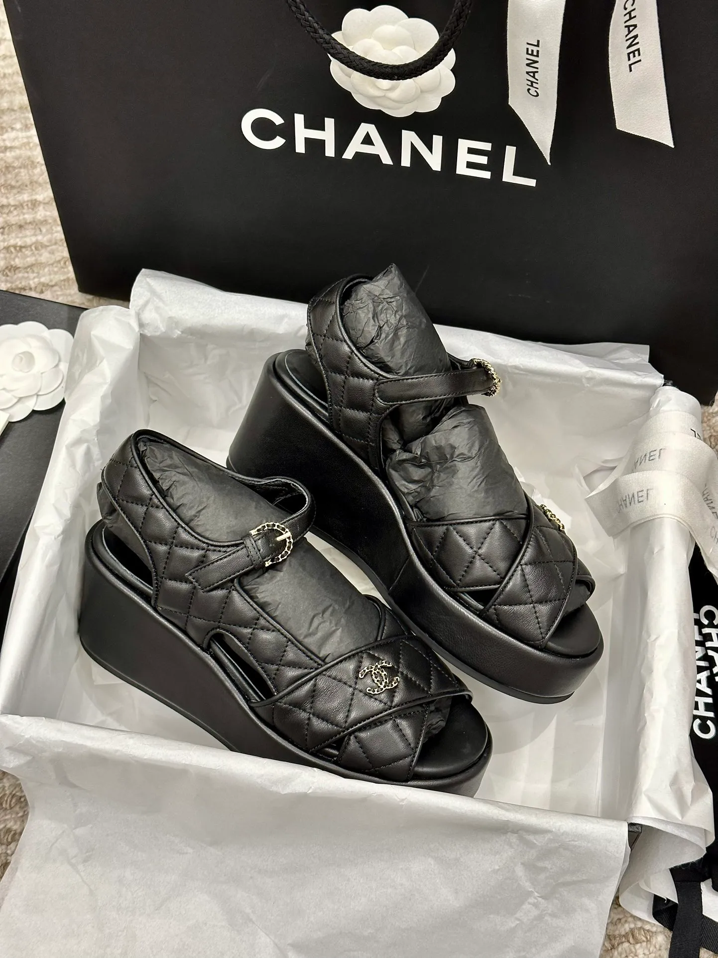 👟👟Ex-factory price 480👟👟 CHANEL C Jia Xiaoxiang 23ss new wedge heel open toe high heel sandals. Top counter quality. The moment you put it on your feet, it is still super stunning. 🔥All materials are customized according to the original version! Upper: imported first-layer calfskin/imported fragrant cloth/ lining: imported sheepskin, foot pad: sheepskin sole: outsole imported from Italy Size number: 34-40